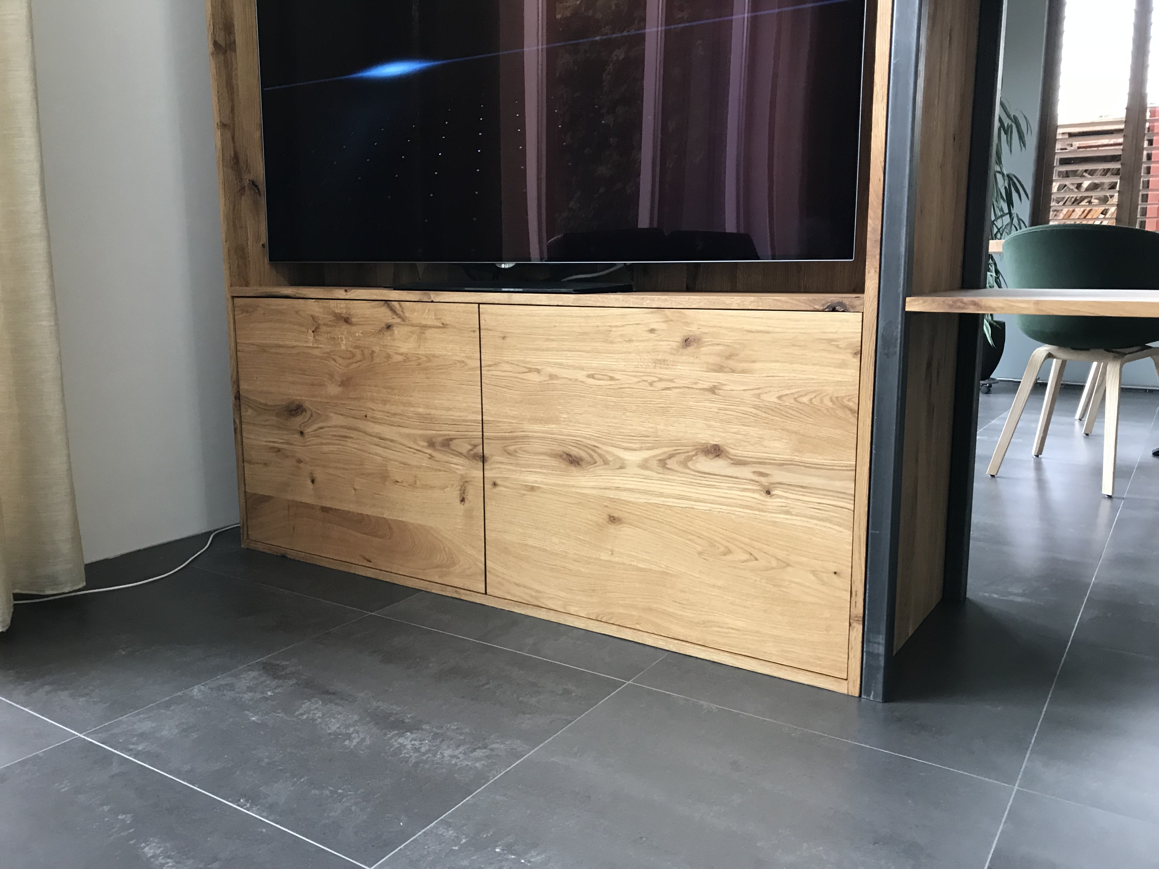 Maatwerk tv kast / tv-meubel / tv wand / roomdivider – WortelWoods