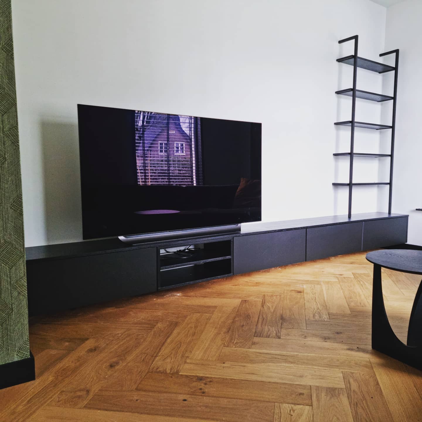 marketing Roman Verplicht Tv-meubel Deen incl. wandrek in mat zwart – WortelWoods